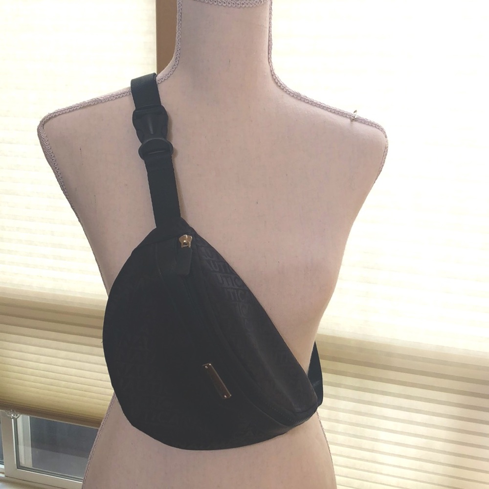 Nautica Waist Belt/Fanny Pack in Signature Logo Fabric Design. Perfect Size. New - Picture 8 of 8